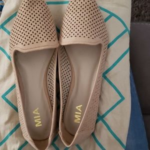 Mia flats
